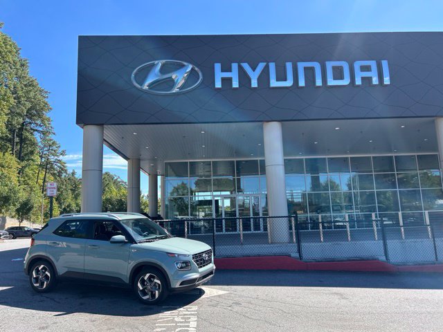 Certified 2025 Hyundai Venue Limited FWD image 1