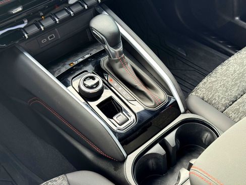 Used 2024 Chevrolet Colorado Z71 w/ Z71 Convenience Package 2 image 24