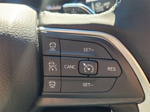 Used 2025 Jeep Grand Cherokee Altitude image 24