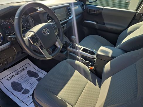 Certified 2020 Toyota Tacoma SR5 AWD/4WD image 12