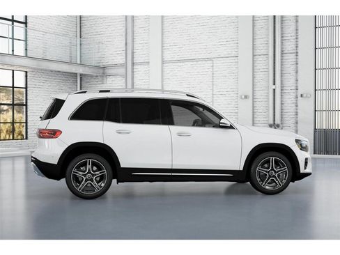 New 2026 Mercedes-Benz GLB 250 4MATIC image 17