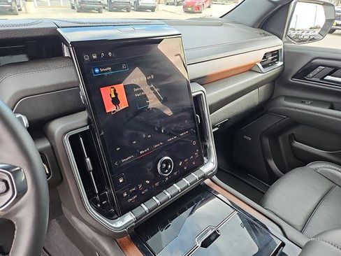 Used 2025 GMC Yukon Denali image 17