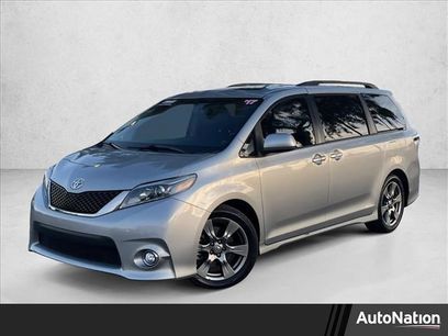 Used 2017 Toyota Sienna SE