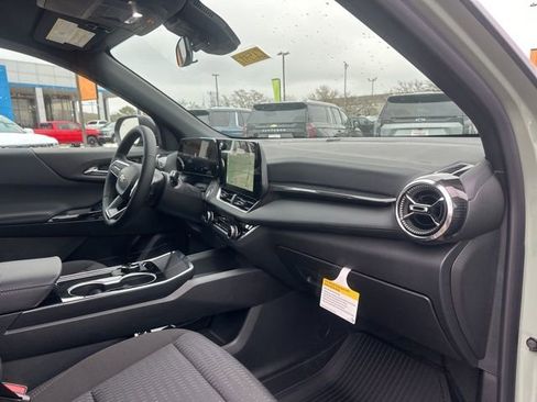 New 2026 Chevrolet Equinox LT w/ LPO, Floor Liner Package image 33