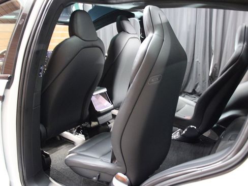 Used 2023 Tesla Model X image 31