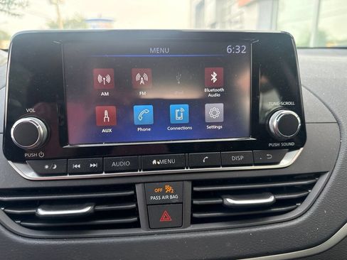 Used 2024 Nissan Altima 2.5 S FWD image 11