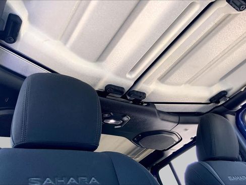 Used 2018 Jeep Wrangler Unlimited Sahara AWD/4WD image 14