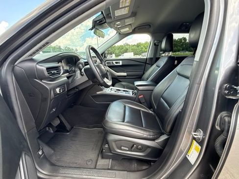 Used 2022 Ford Explorer XLT w/ Equipment Group 202A RWD image 28