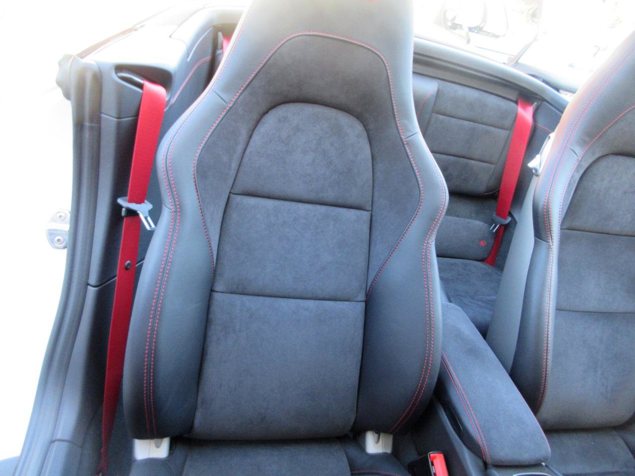 Used 2018 Porsche 911 Carrera GTS Cabriolet image 33