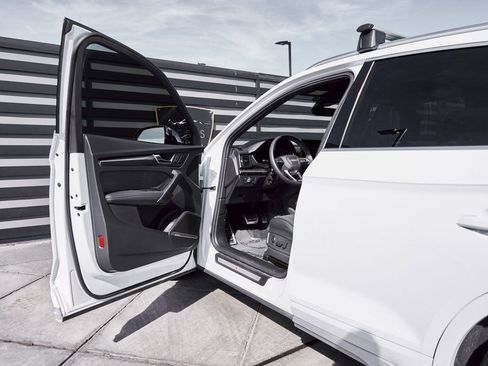 Used 2024 Audi SQ5 Premium Plus image 30