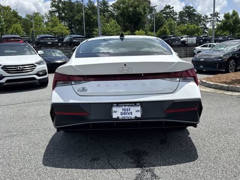 Used 2025 Hyundai Elantra Limited FWD image 6