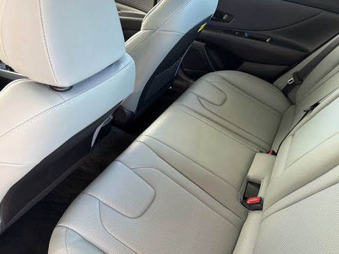 Used 2025 Hyundai Elantra Limited FWD image 15
