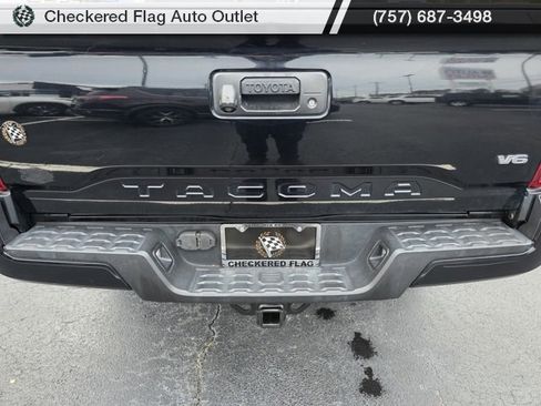 Used 2016 Toyota Tacoma TRD Sport image 17