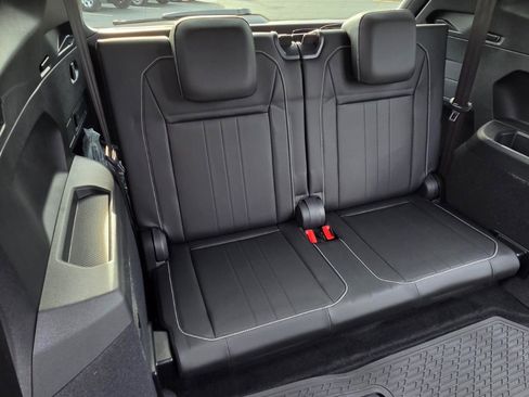 Used 2023 Volkswagen Tiguan SE R-Line image 47