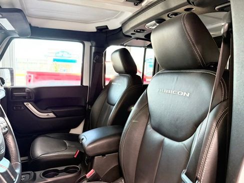 Used 2018 Jeep Wrangler Unlimited Rubicon w/ Connectivity Group image 15