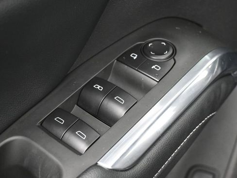 Used 2025 Chevrolet Traverse LT FWD image 14