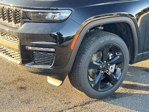 New 2025 Jeep Grand Cherokee L Limited w/ Black Appearance Package image 4
