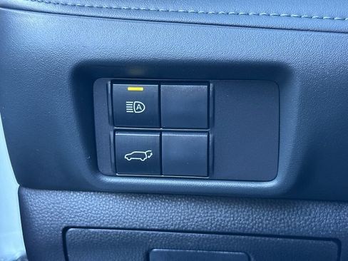 Used 2023 Toyota Highlander XLE image 31