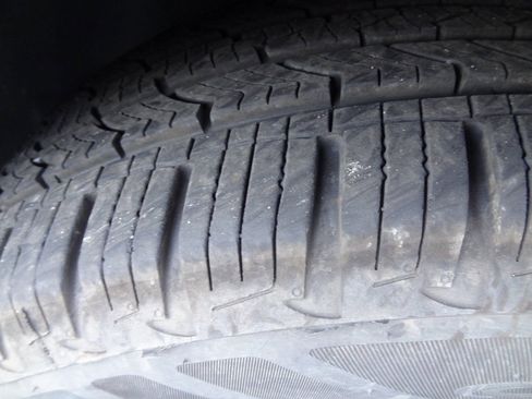 Used 2016 Ford Explorer XLT w/ Equipment Group 202A image 10