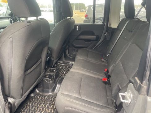 Used 2020 Jeep Wrangler Unlimited Sahara image 8