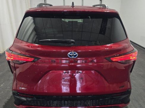 Used 2025 Toyota Sienna XSE image 6