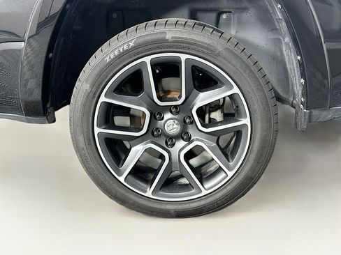 Used 2019 RAM 1500 Laramie RWD image 11