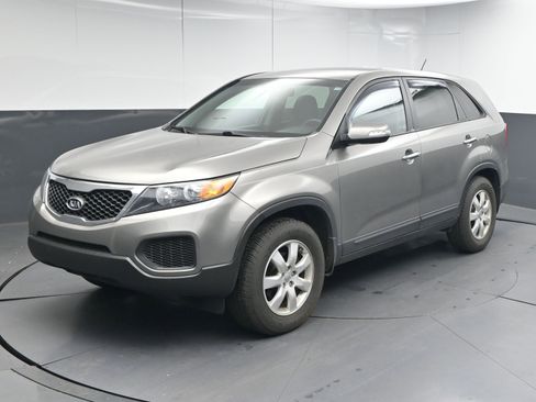 Used 2012 Kia Sorento LX w/ Third Row Pkg image 4