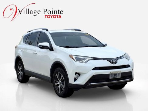 Used 2018 Toyota RAV4 XLE AWD/4WD image 3