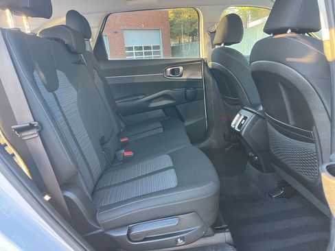 Used 2023 Kia Sorento LX image 23
