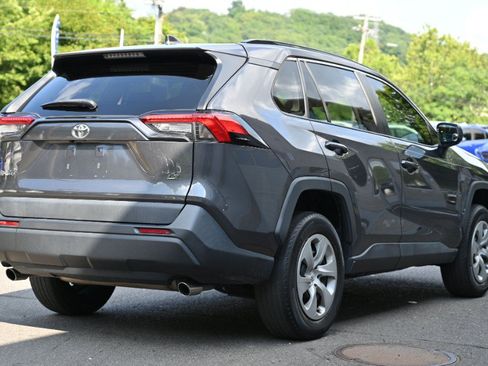 Used 2021 Toyota RAV4 LE FWD image 5