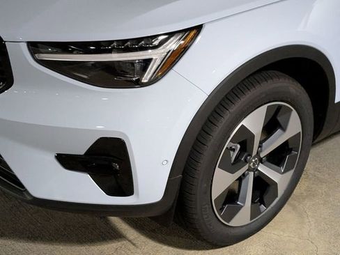 New 2026 Volvo XC40 B5 Plus w/ Protection Package Premier image 9