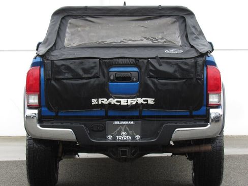 Used 2016 Toyota Tacoma TRD Off-Road image 7