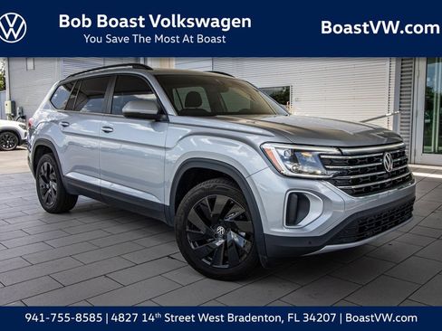 Certified 2024 Volkswagen Atlas SE FWD image 1