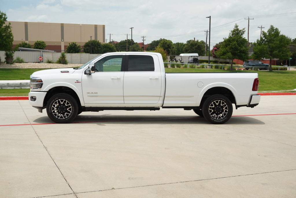 Used 2026 RAM 2500 Limited AWD/4WD image 2