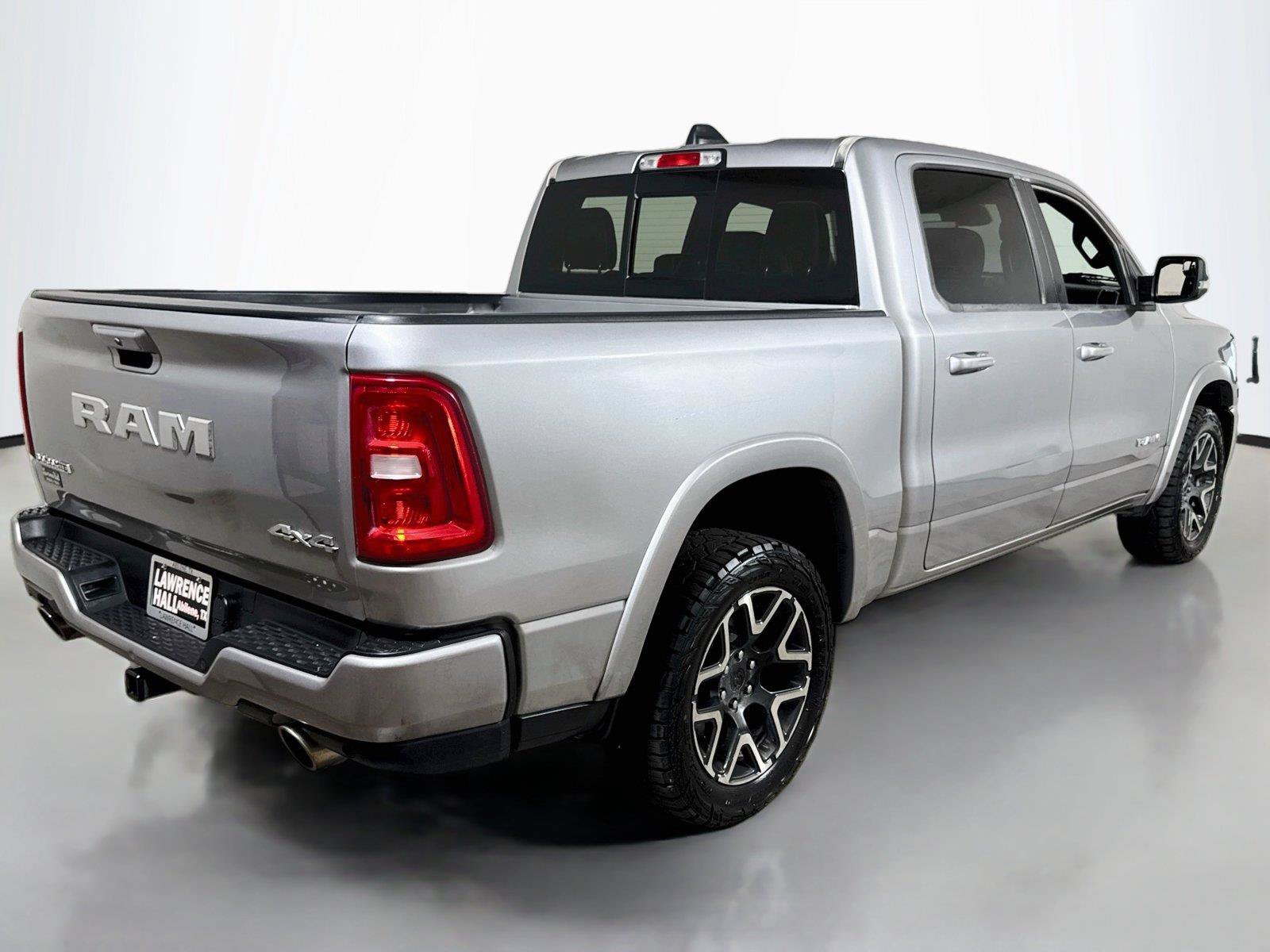 Used 2025 RAM 1500 Laramie AWD/4WD image 4