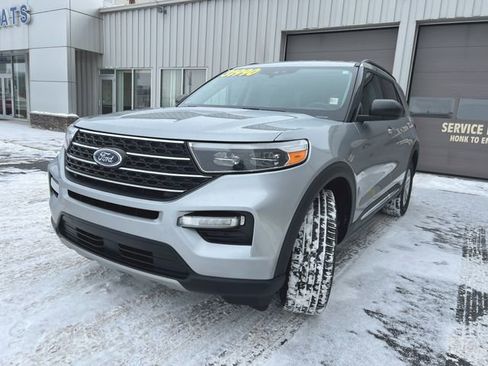 Used 2023 Ford Explorer XLT w/ Equipment Group 202A image 5