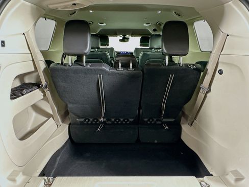 Used 2022 Chrysler Pacifica Touring-L image 29