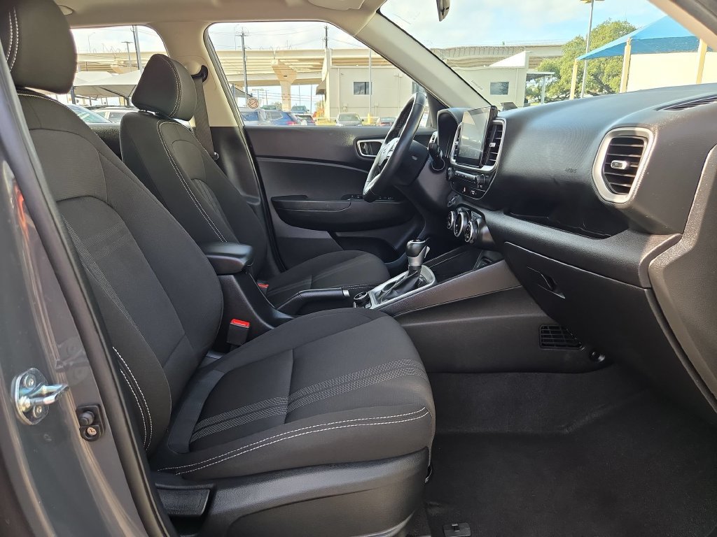 Used 2026 Hyundai Venue SEL FWD image 32