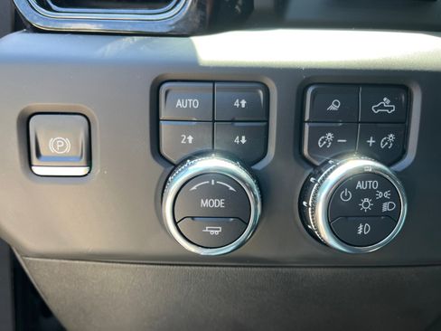 Used 2024 GMC Sierra 1500 AT4 w/ Technology Package AWD/4WD image 23