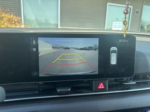 Used 2025 Kia Carnival EX image 7