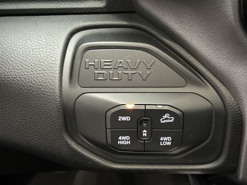 Used 2025 RAM 2500 Laramie AWD/4WD image 41