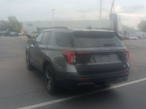 Used 2025 Ford Explorer ST-Line w/ ST-Line Street Pack AWD/4WD image 7