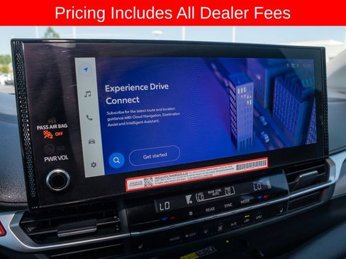 Used 2025 Toyota Sienna XLE FWD image 14