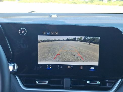 Used 2025 Chevrolet Equinox LT w/ Convenience Package II image 31