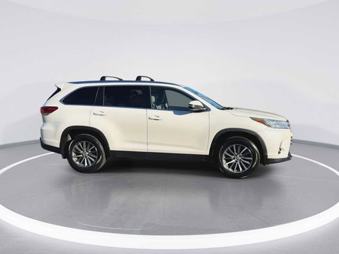 Certified 2019 Toyota Highlander XLE image 9