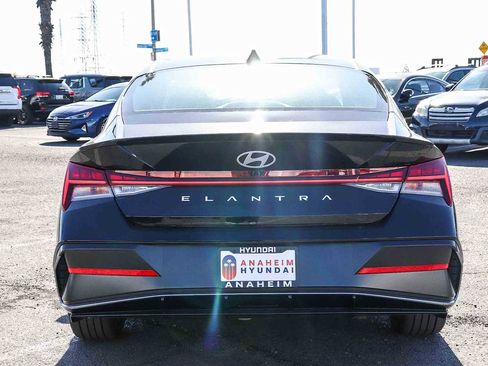 New 2026 Hyundai Elantra SEL Sport FWD image 7