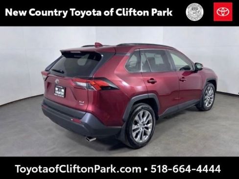Used 2021 Toyota RAV4 XLE Premium image 3