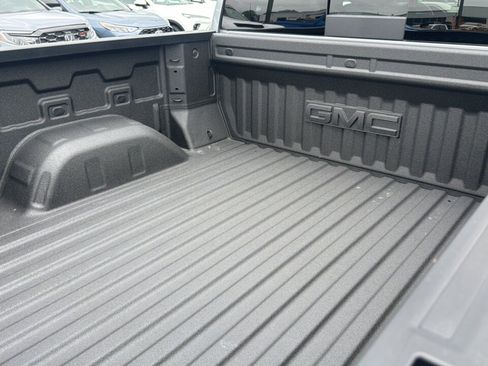 Used 2025 GMC Sierra 1500 SLT image 13