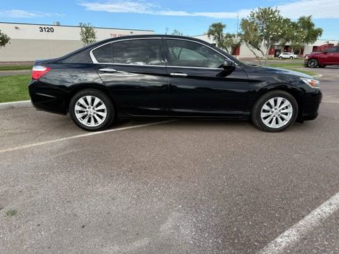 Used 2015 Honda Accord Touring image 2