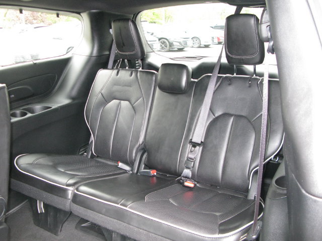 Used 2025 Chrysler Pacifica Limited FWD image 17